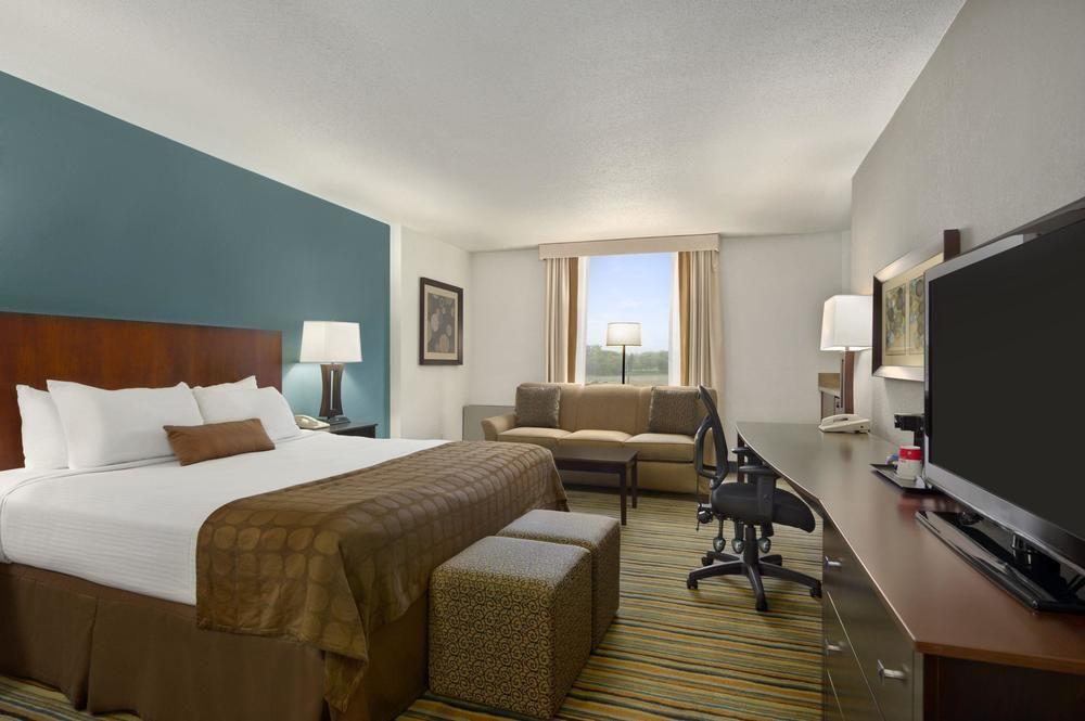 Delta Hotels By Marriott Minneapolis Northeast Экстерьер фото