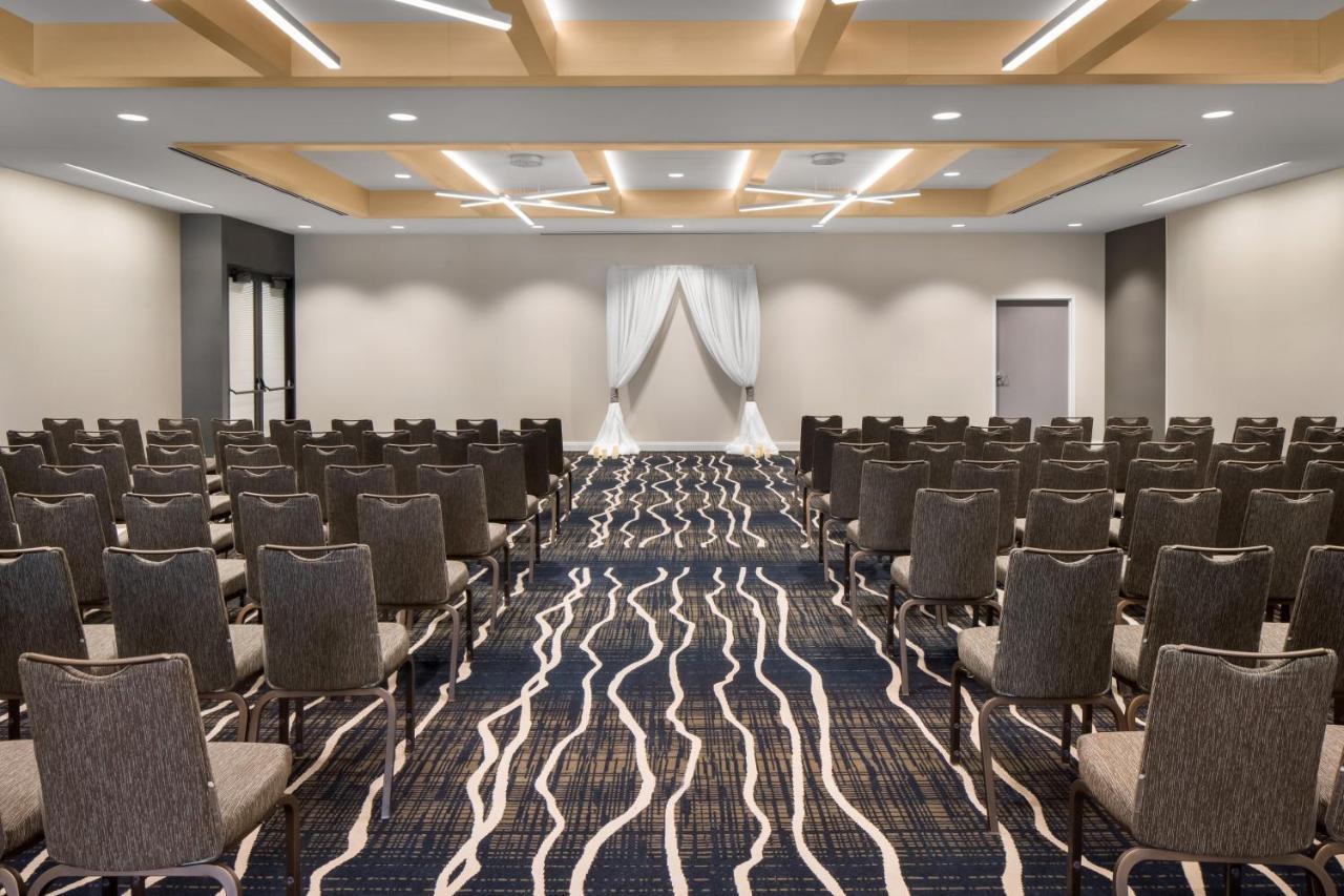 Delta Hotels By Marriott Minneapolis Northeast Экстерьер фото