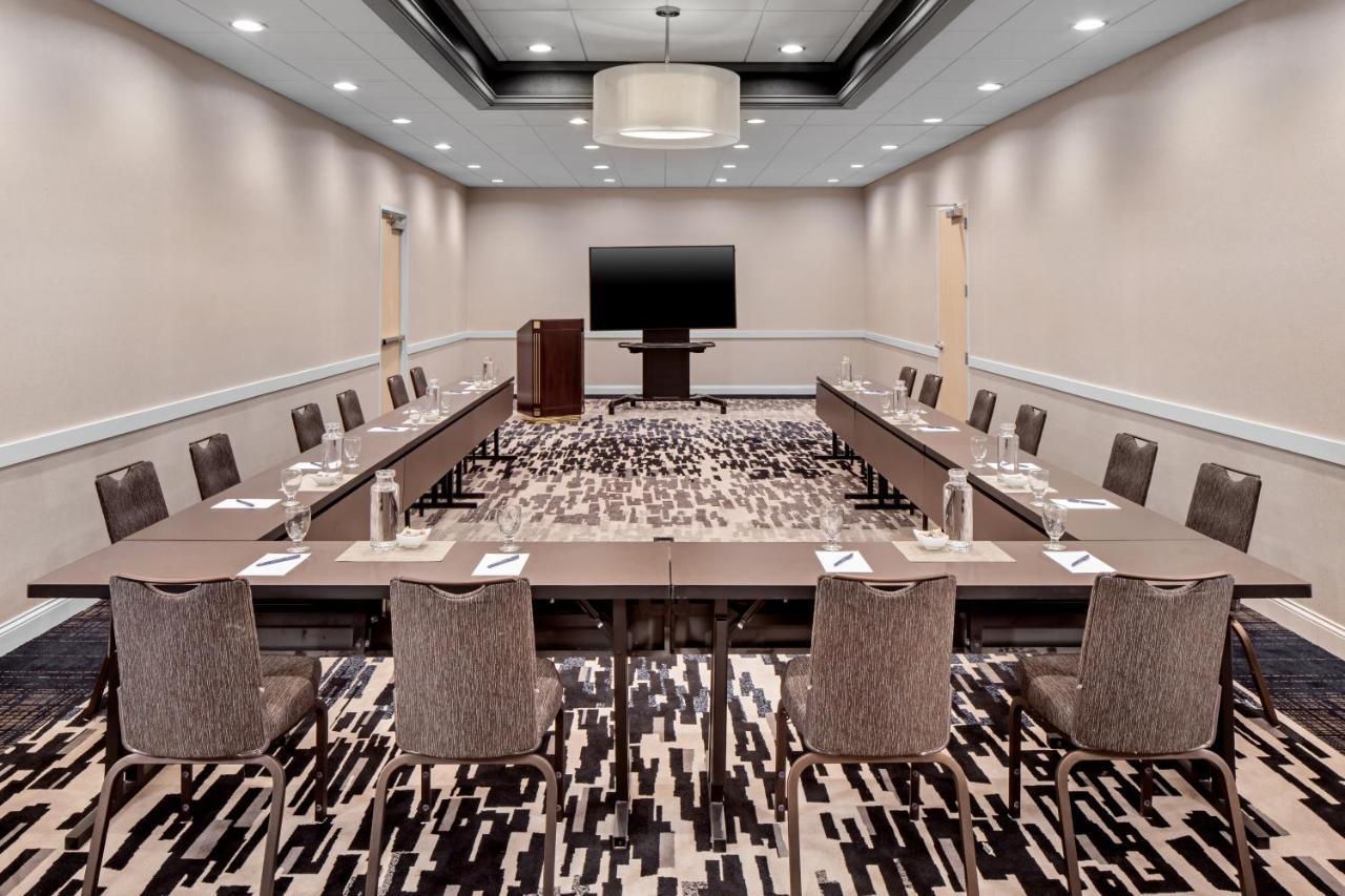 Delta Hotels By Marriott Minneapolis Northeast Экстерьер фото
