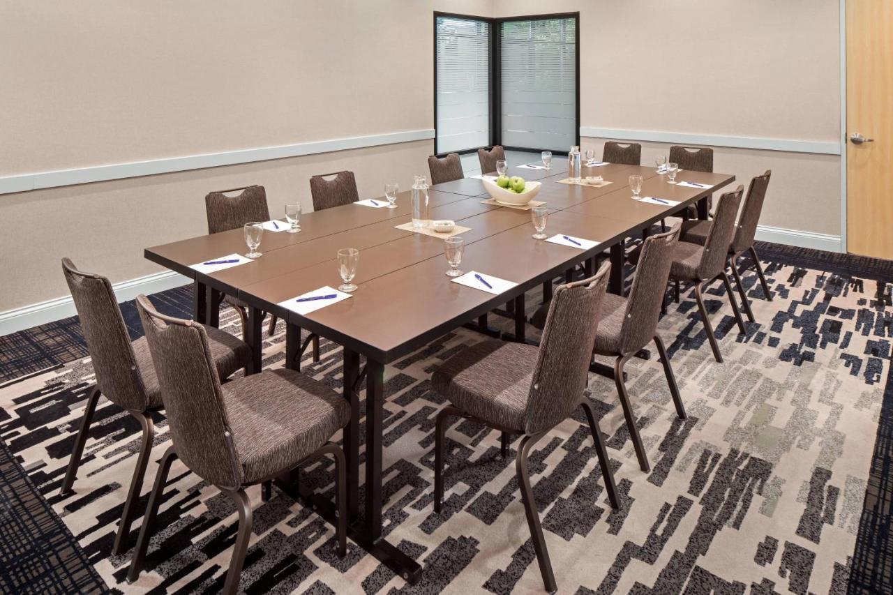 Delta Hotels By Marriott Minneapolis Northeast Экстерьер фото