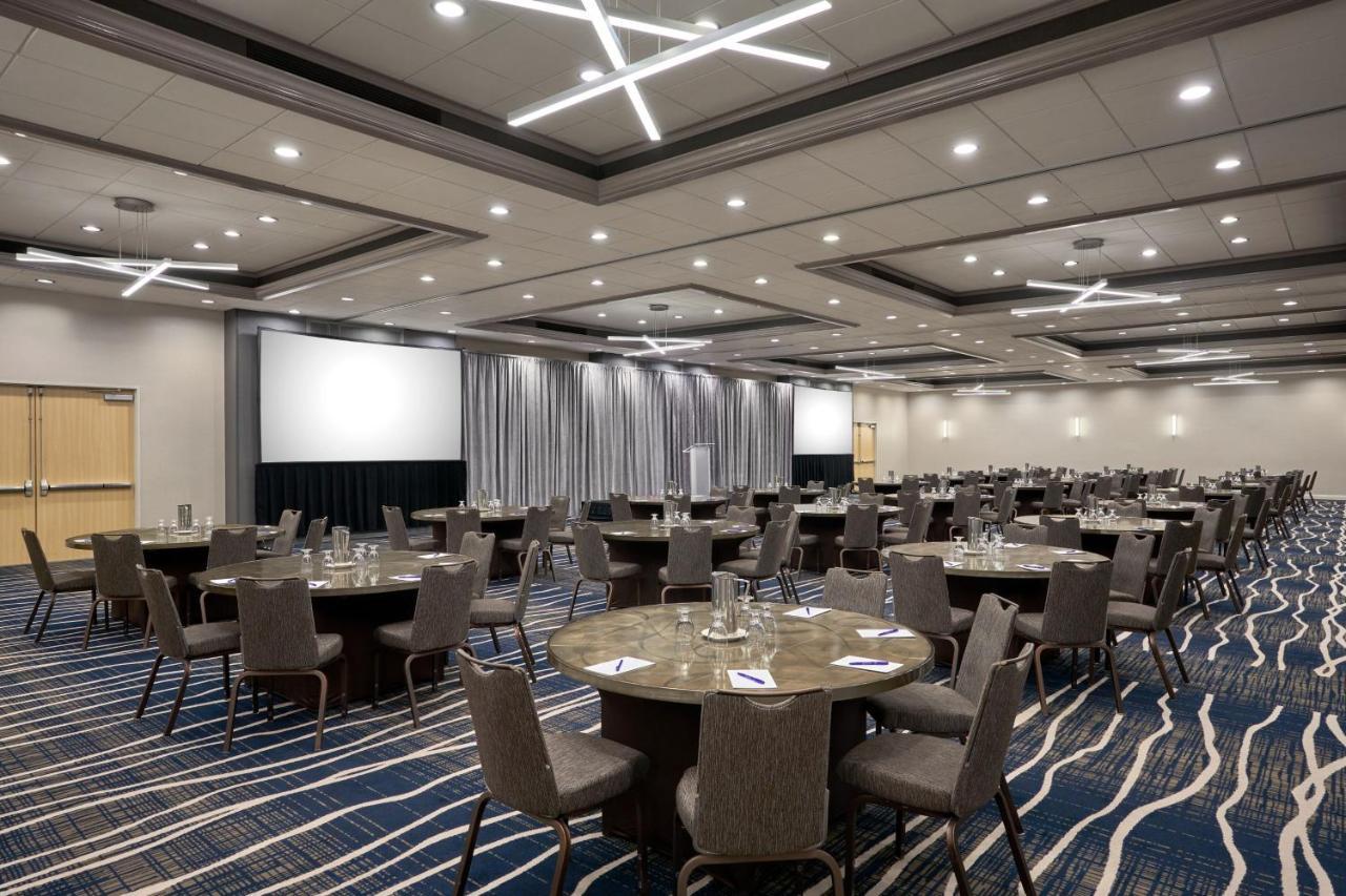 Delta Hotels By Marriott Minneapolis Northeast Экстерьер фото