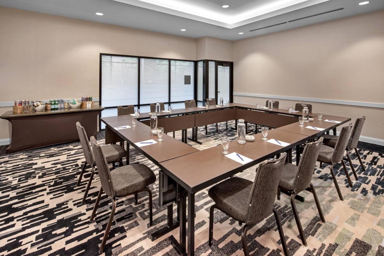Delta Hotels By Marriott Minneapolis Northeast Экстерьер фото
