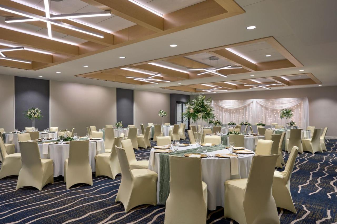 Delta Hotels By Marriott Minneapolis Northeast Экстерьер фото