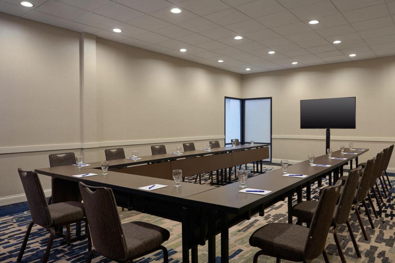 Delta Hotels By Marriott Minneapolis Northeast Экстерьер фото