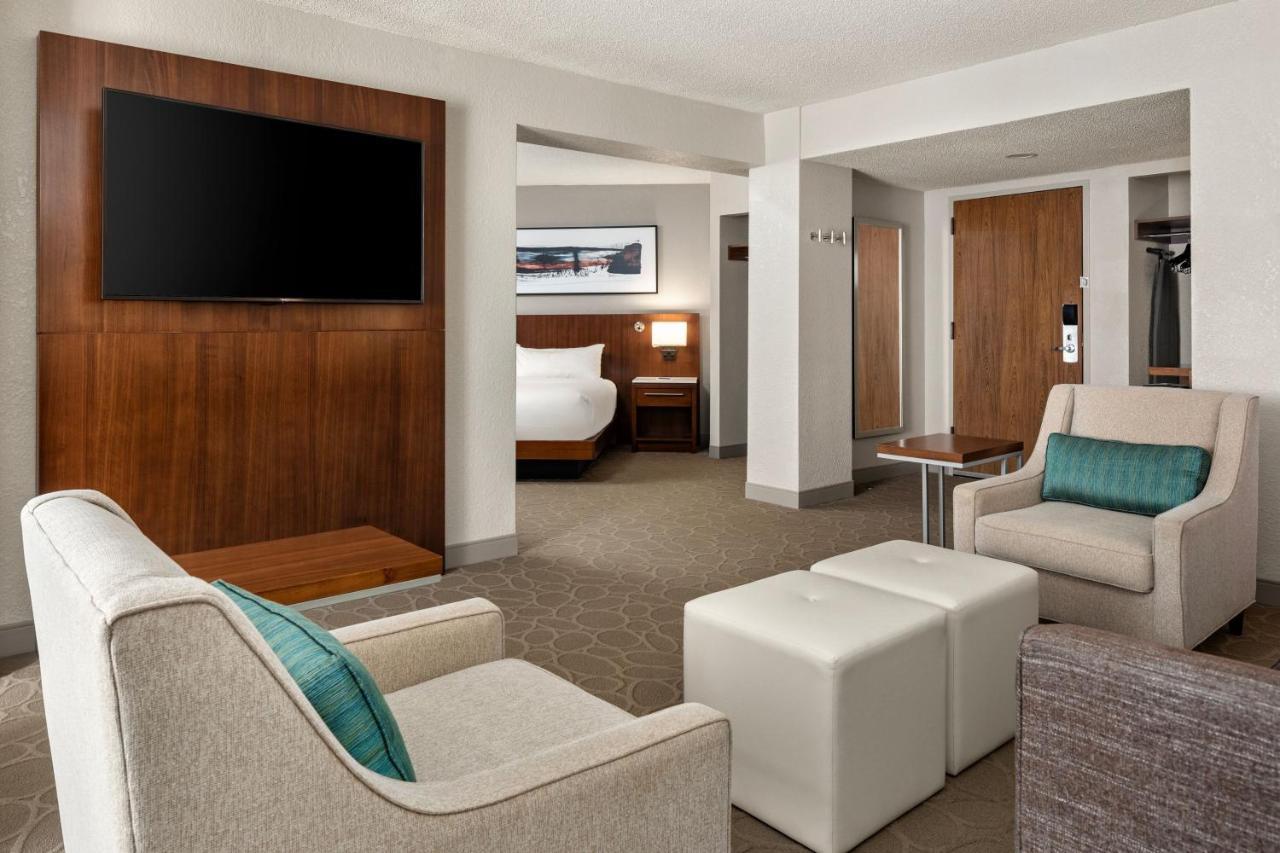 Delta Hotels By Marriott Minneapolis Northeast Экстерьер фото