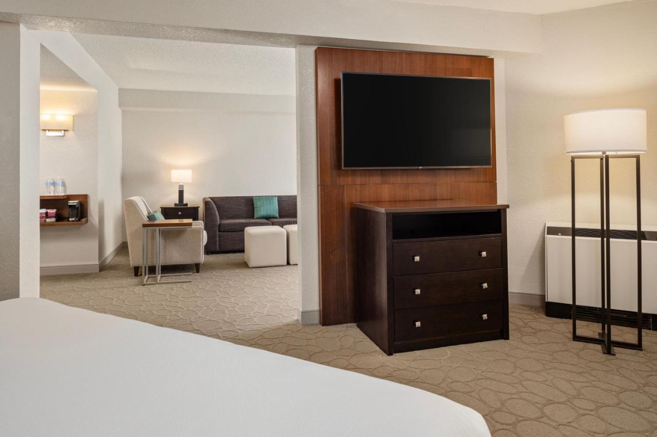 Delta Hotels By Marriott Minneapolis Northeast Экстерьер фото
