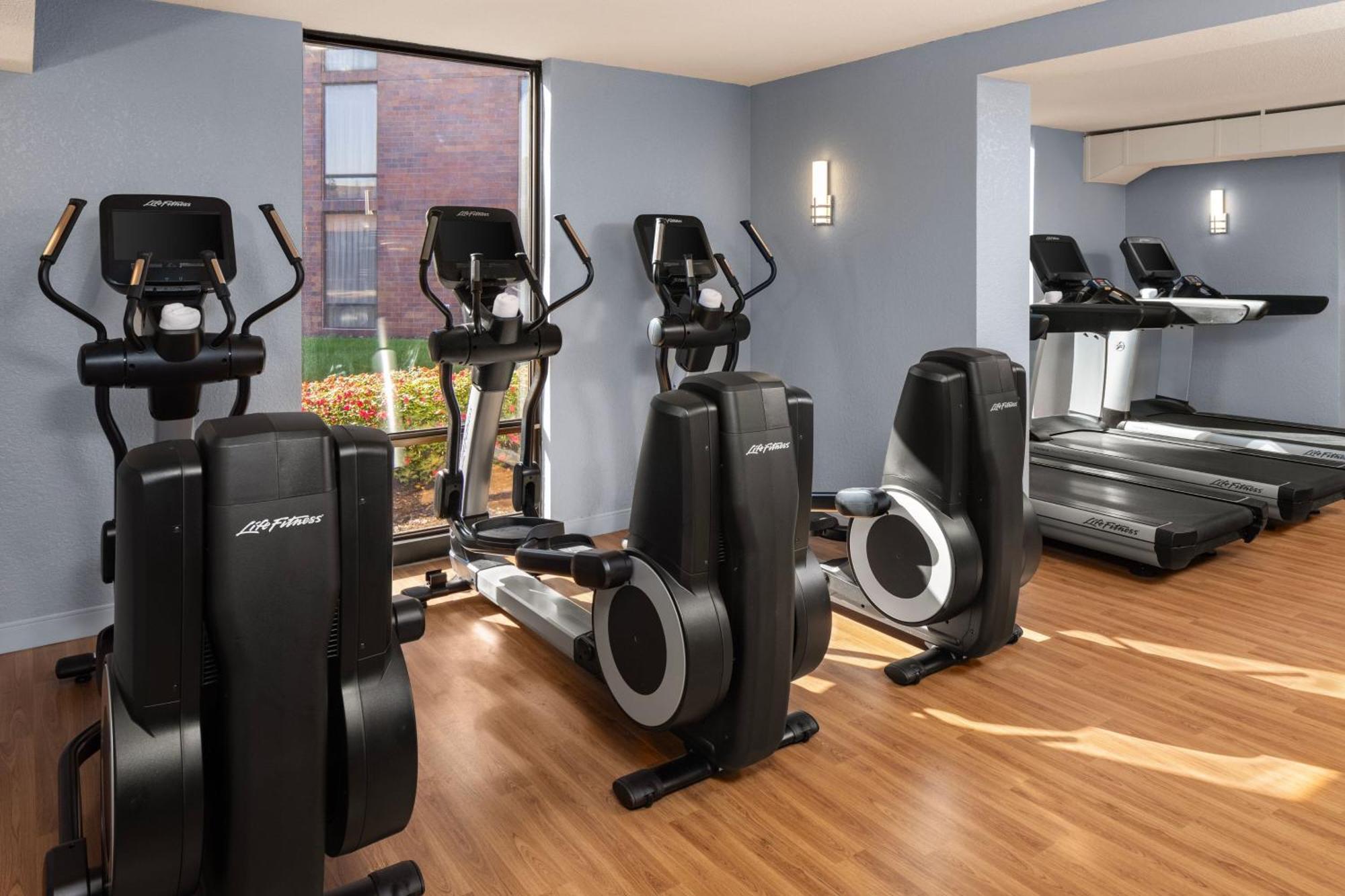 Delta Hotels By Marriott Minneapolis Northeast Экстерьер фото