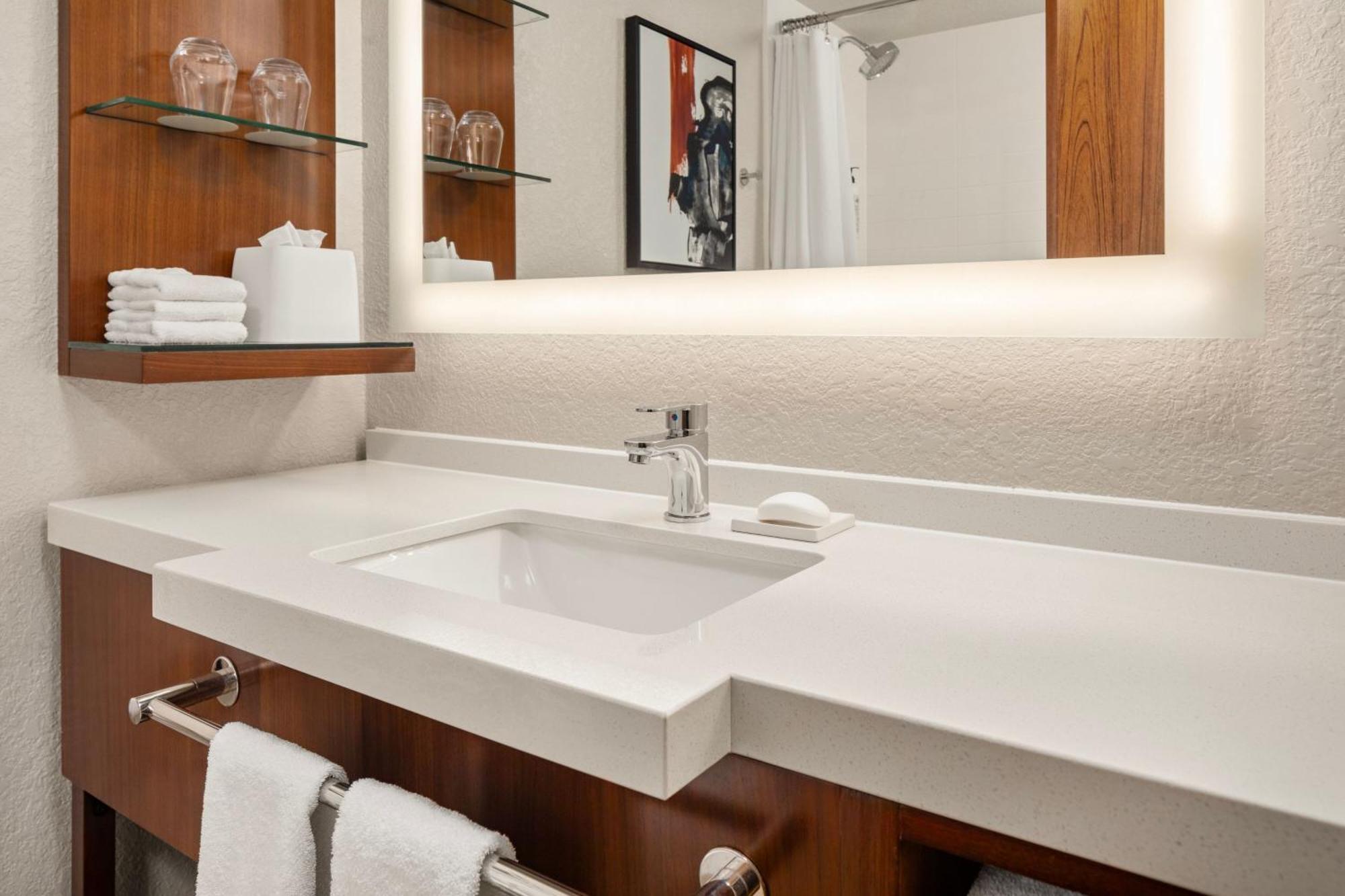 Delta Hotels By Marriott Minneapolis Northeast Экстерьер фото