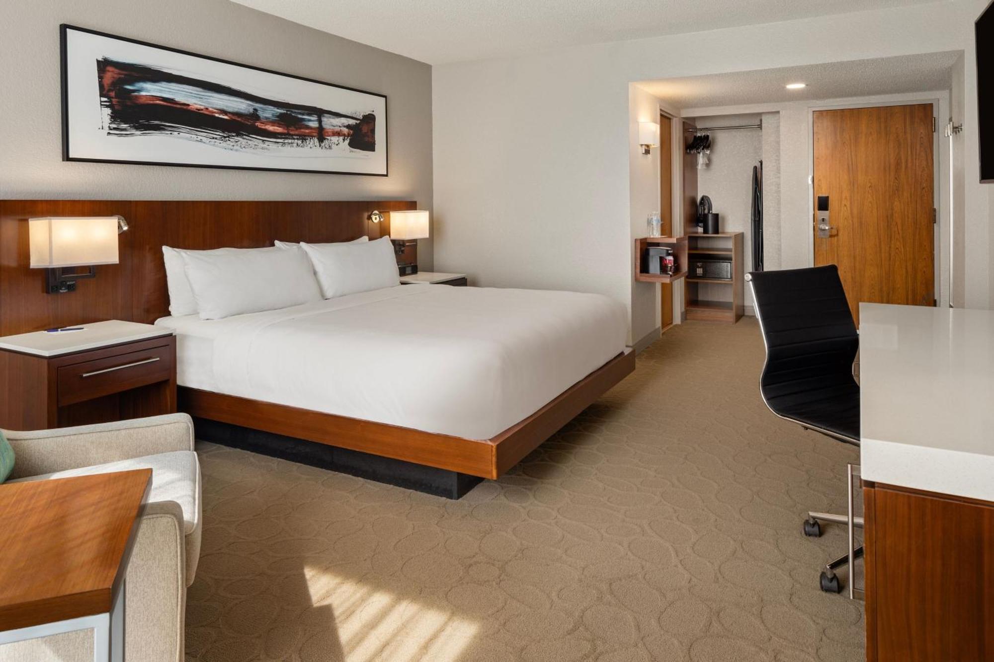 Delta Hotels By Marriott Minneapolis Northeast Экстерьер фото