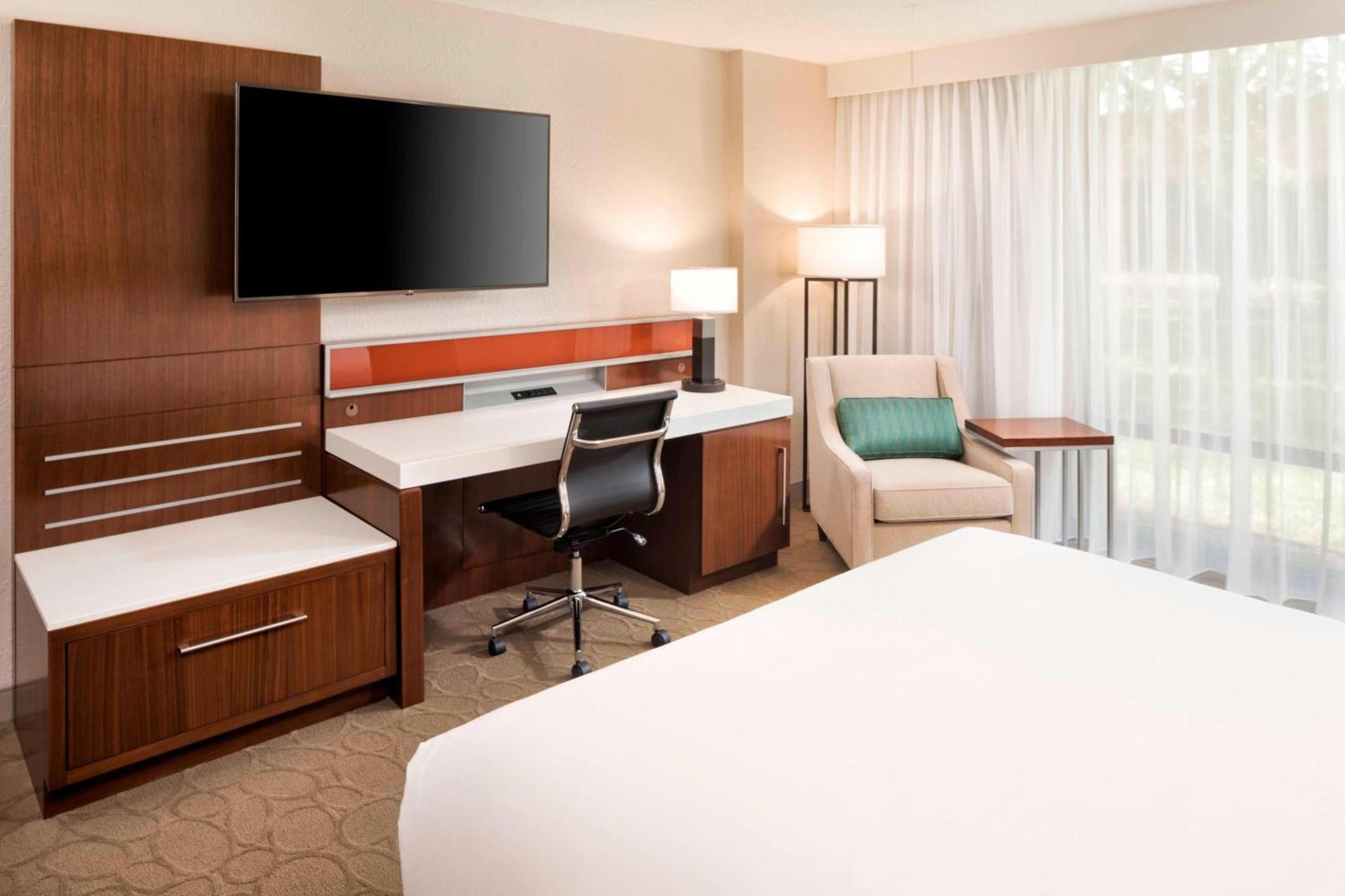 Delta Hotels By Marriott Minneapolis Northeast Экстерьер фото