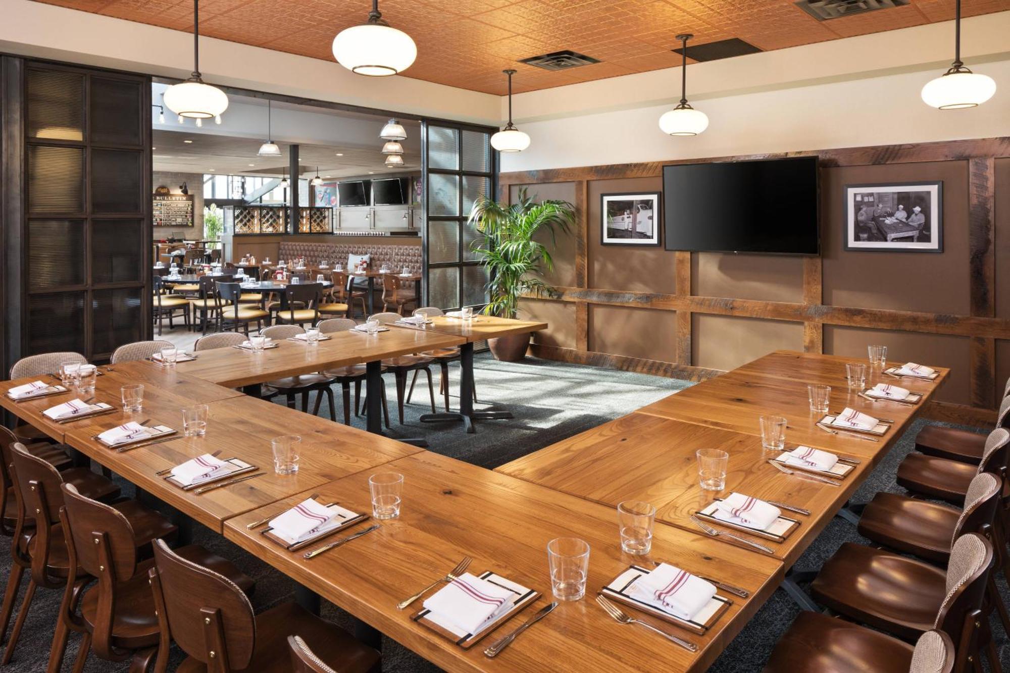 Delta Hotels By Marriott Minneapolis Northeast Экстерьер фото