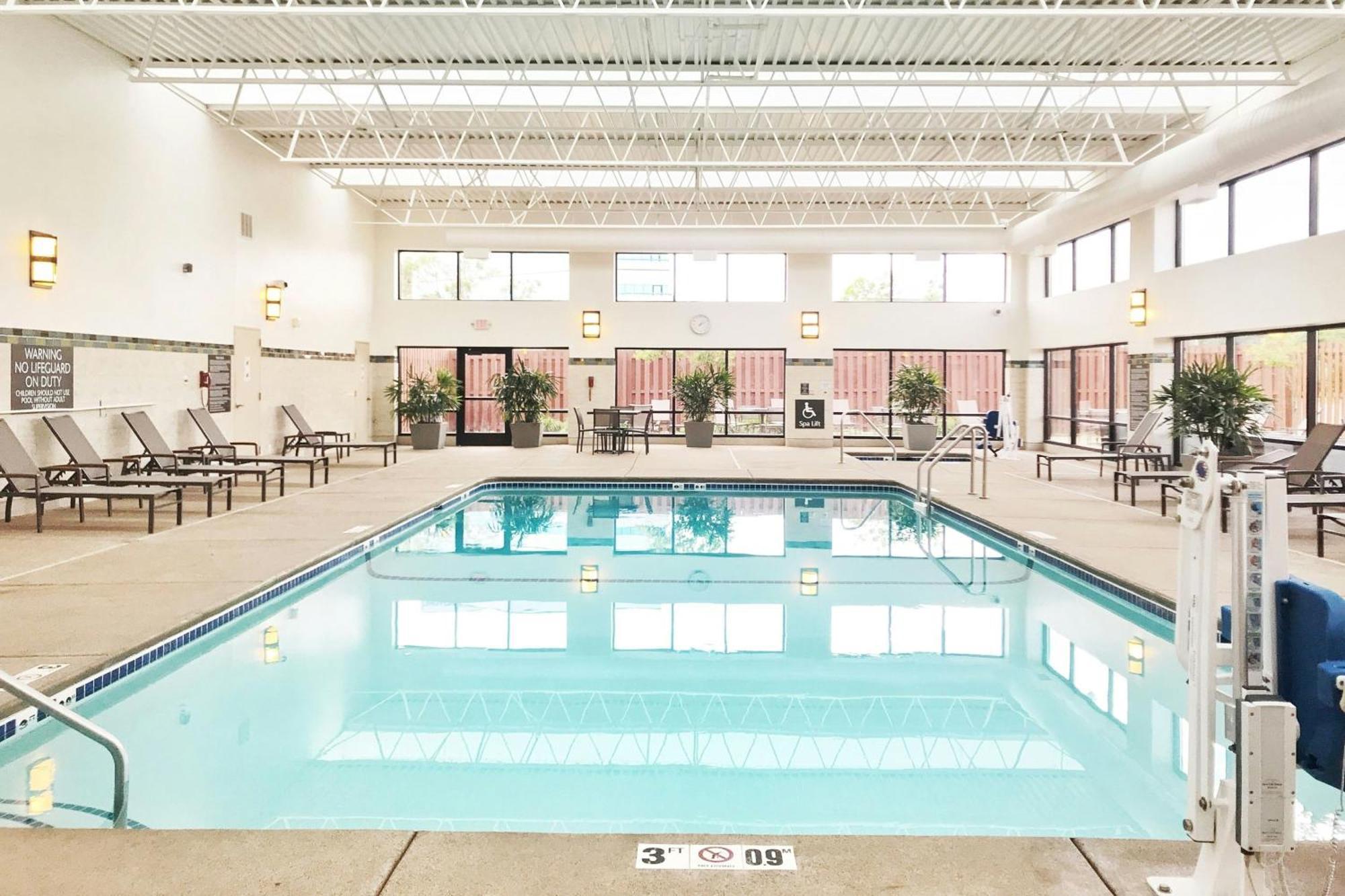 Delta Hotels By Marriott Minneapolis Northeast Экстерьер фото
