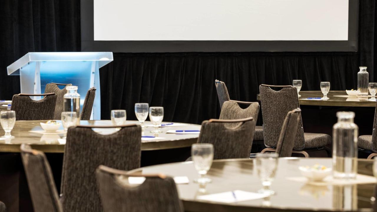Delta Hotels By Marriott Minneapolis Northeast Экстерьер фото